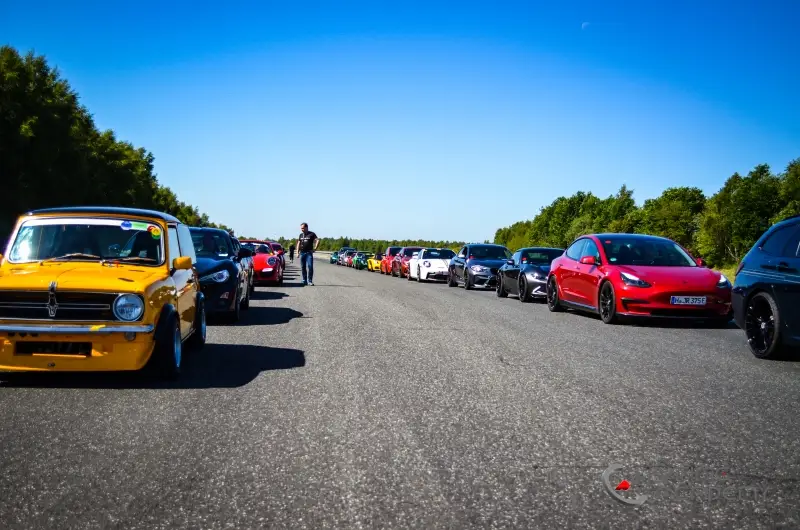 Tesla Model 3 auf der Rennstrecke, Papenburg, 10. Juni 2023.