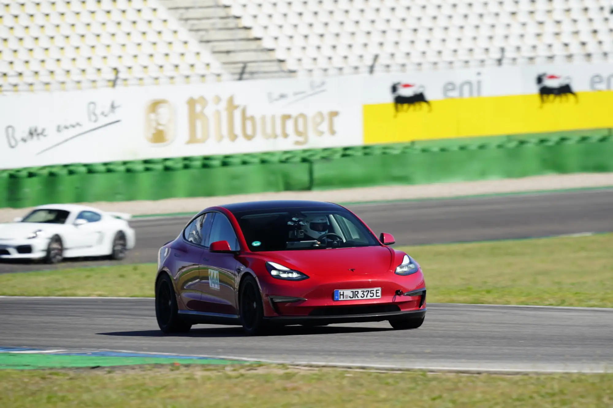 Tesla Model 3 auf der Rennstrecke, Hockenheimring, 10. Juni 2024.